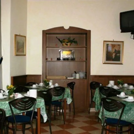 Paris Szálloda