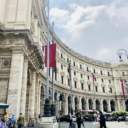 Paris Szálloda