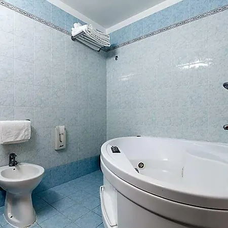 Paris Hotel 3*
