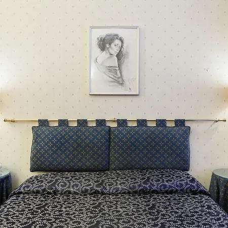 فندق Paris 3*