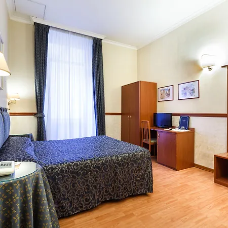 فندق Paris 3*
